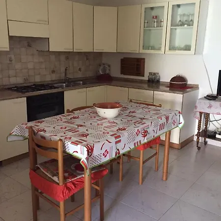 לינה וארוחת בוקר Anna *